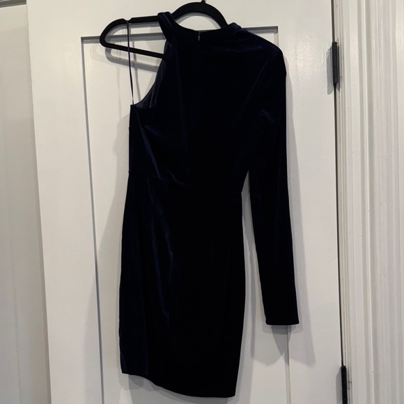 ASTR the Label Navy Blue Velvet One-Shoulder Dress - Picture 2 of 4